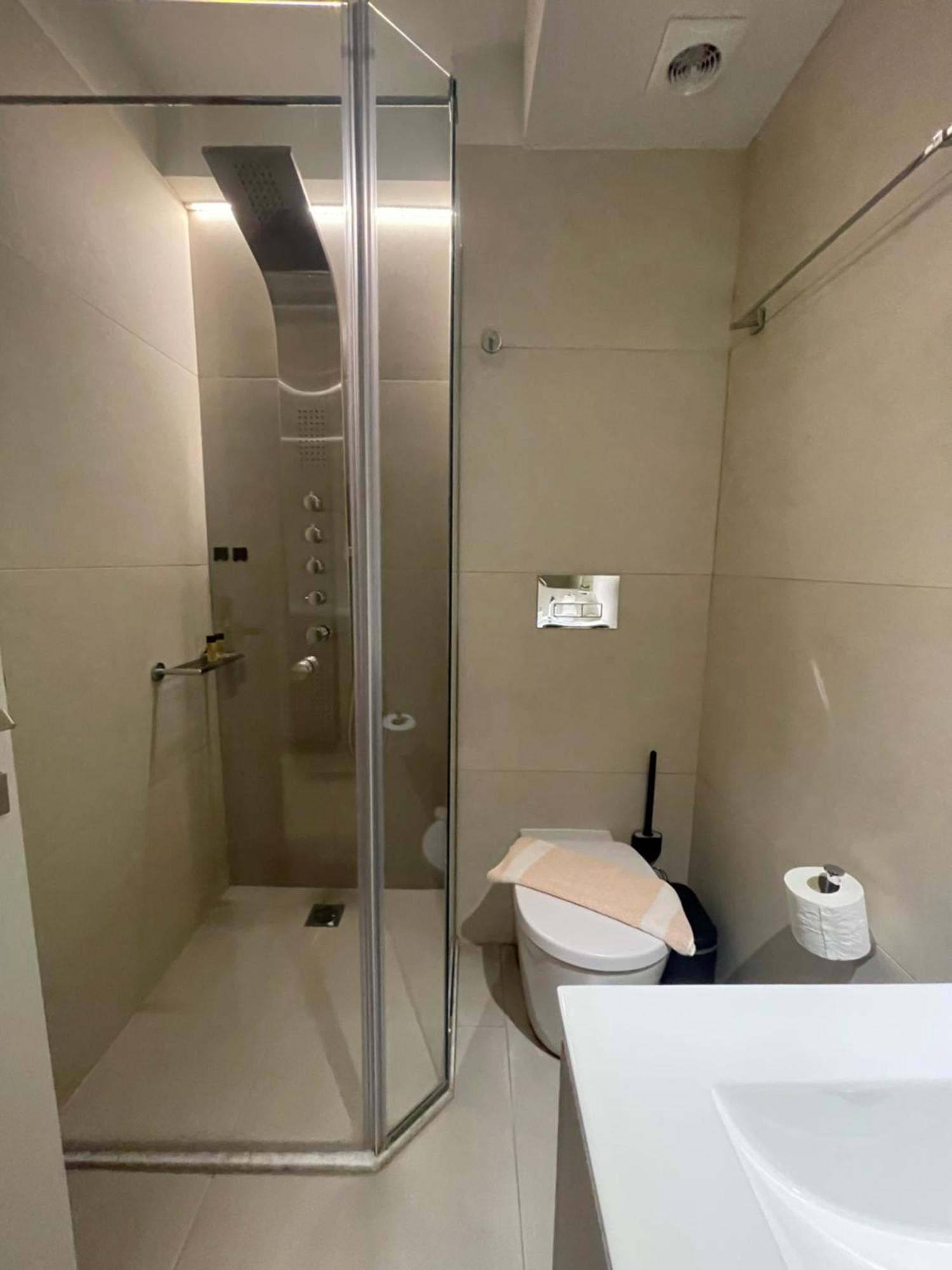 New 2Bd Aprt With Shared Rooftop Pool E2 أثينا المظهر الخارجي الصورة